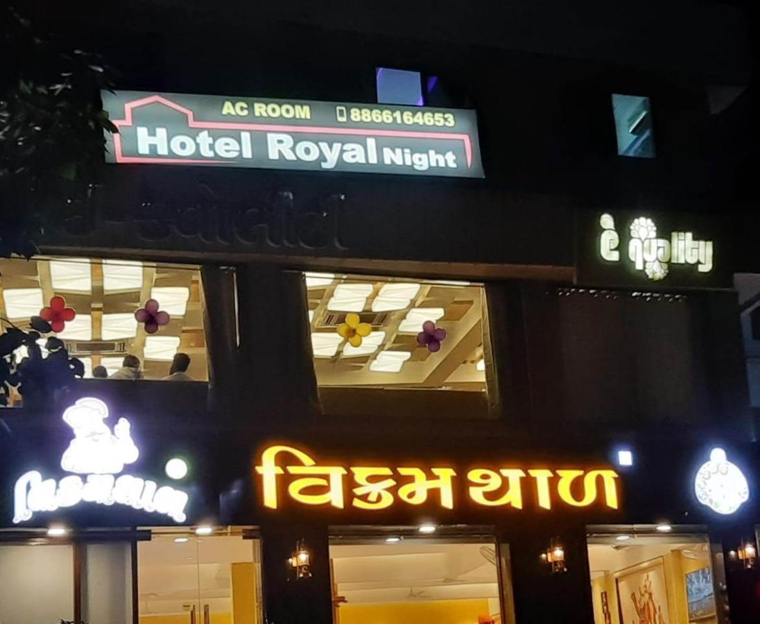 Hotel Royal Night Ахмедабад Экстерьер фото